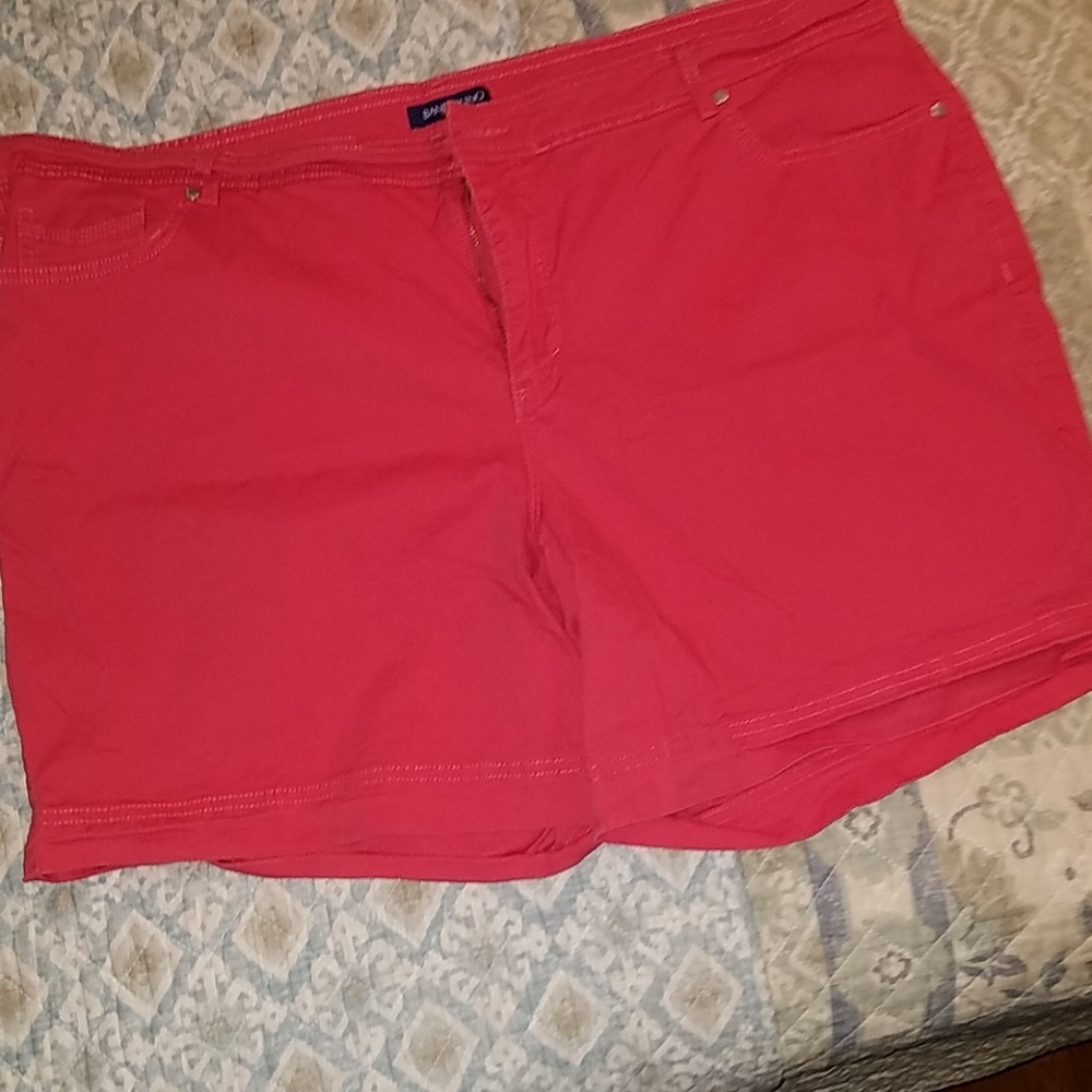 Bandolino size 20W Pinkish Red shorts